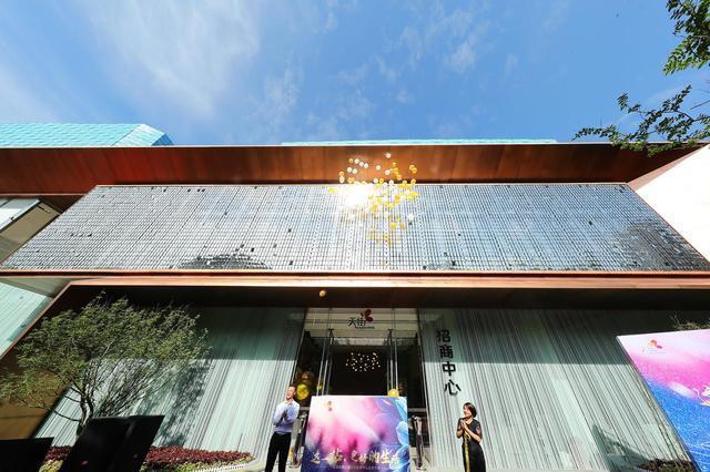 龙湖成都首个一环TOD项目上城天街开启招商中心
