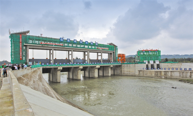 图为建设中的毗河供水一期工程苟家滩取水枢纽项目